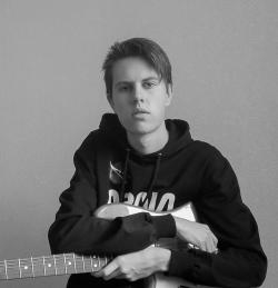 стал другим